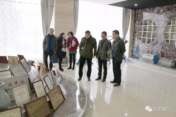 ���������L(zh��ng)���Ϻ������y�T�S�{(di��o)�У��D1��